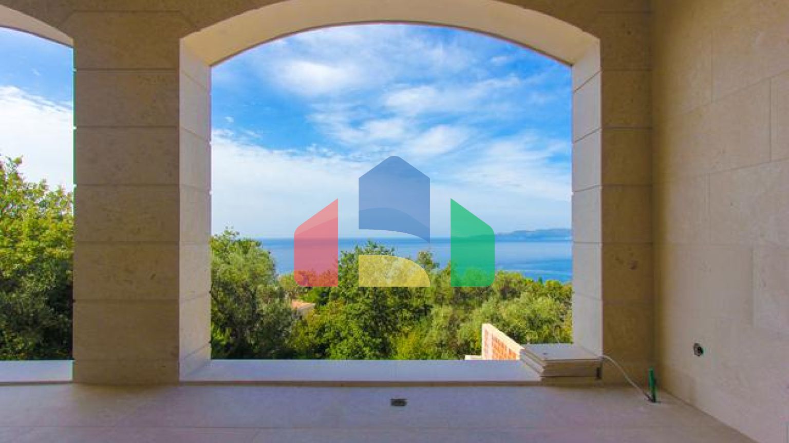 Две великолепные виллы, с изысканным дизайном и непревзойденным видом на сверкающее море.