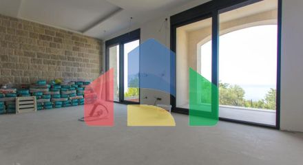 Две великолепные виллы, с изысканным дизайном и непревзойденным видом на сверкающее море.