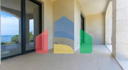 Две великолепные виллы, с изысканным дизайном и непревзойденным видом на сверкающее море.