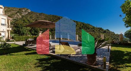 Элегантность и умиротворение в роскошной вилле с панорамным видом на море.