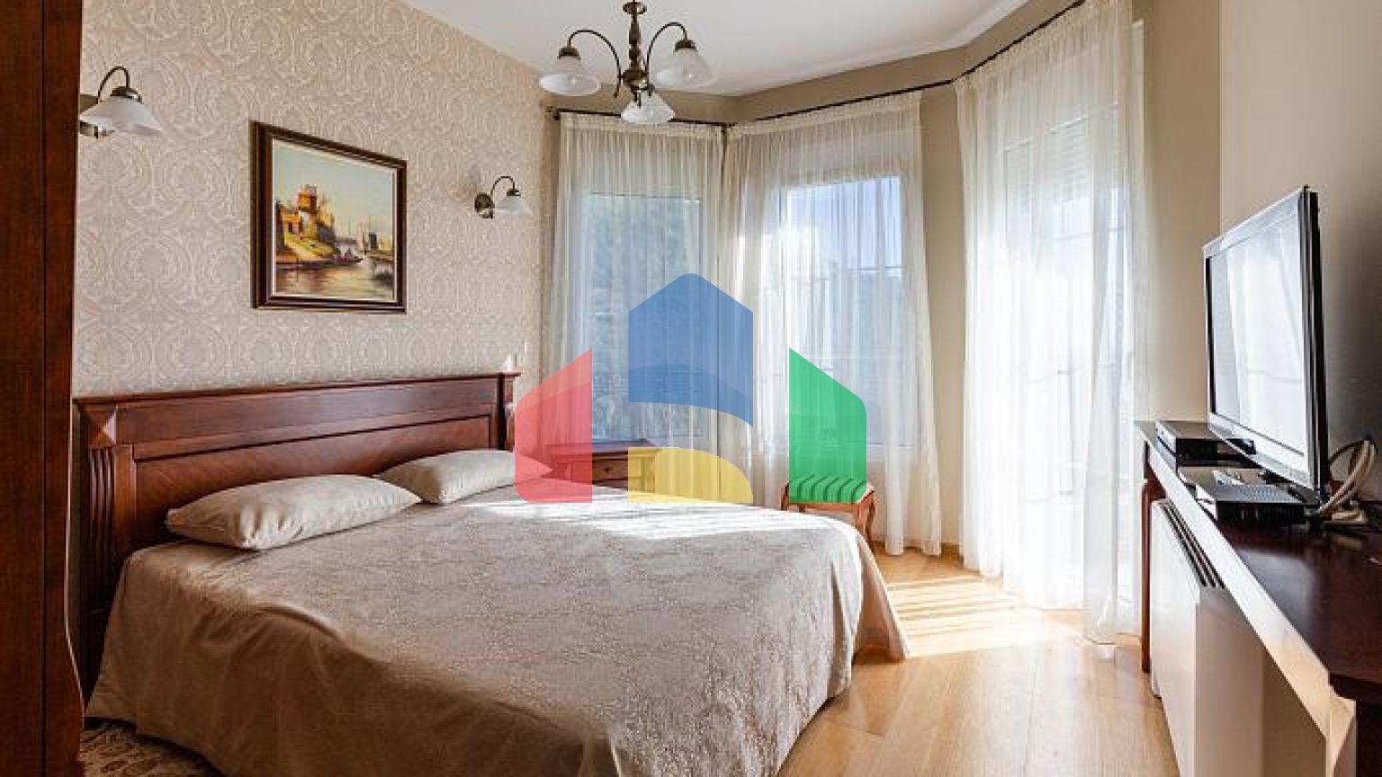 Элегантность и умиротворение в роскошной вилле с панорамным видом на море.