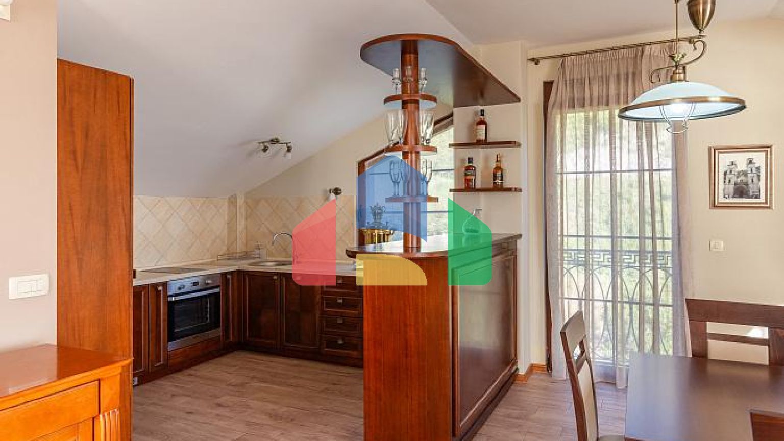 Элегантность и умиротворение в роскошной вилле с панорамным видом на море.