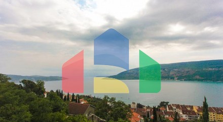 Трехэтажный таунхаус с потрясающим видом на море в Херцег-Нови