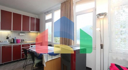 Двухэтажный дом в Каменари с видом на море
