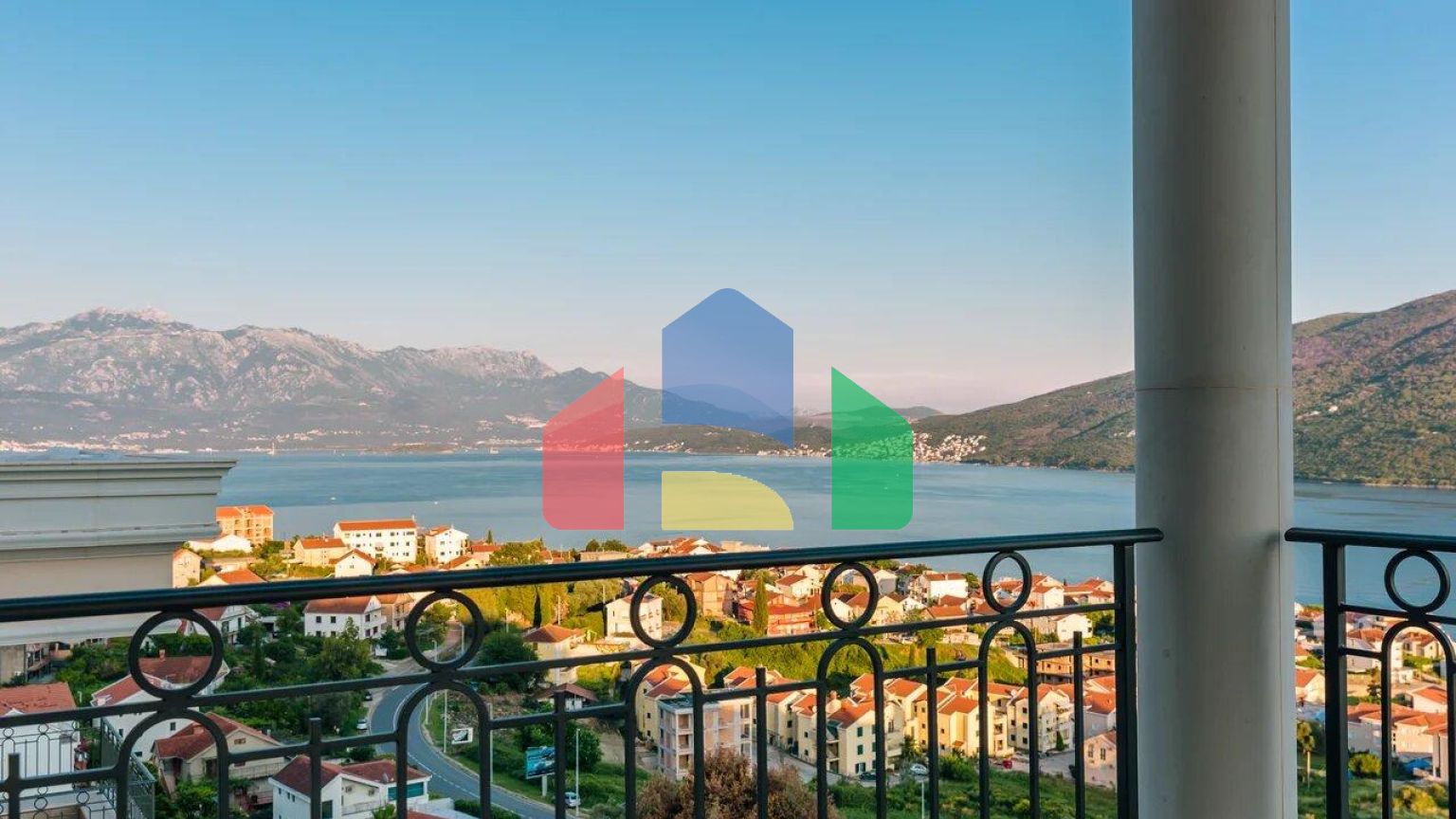 Жилой комплекс вилл в Дженовичи с панорамным видом на море вблизи Porto Novi