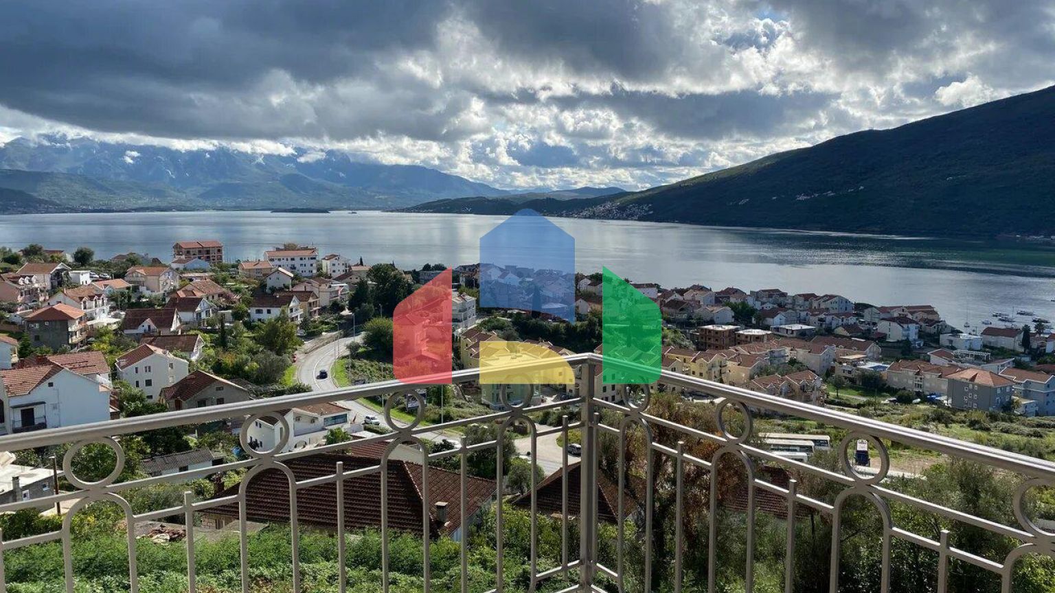 Жилой комплекс вилл в Дженовичи с панорамным видом на море вблизи Porto Novi