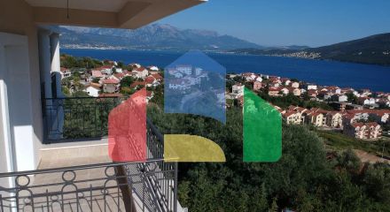 Жилой комплекс вилл в Дженовичи с панорамным видом на море вблизи Porto Novi