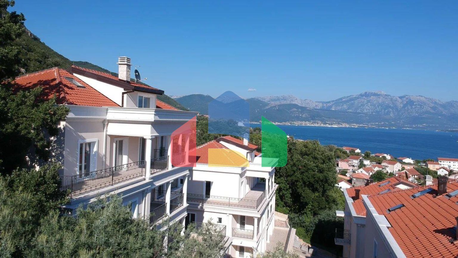 Жилой комплекс вилл в Дженовичи с панорамным видом на море вблизи Porto Novi