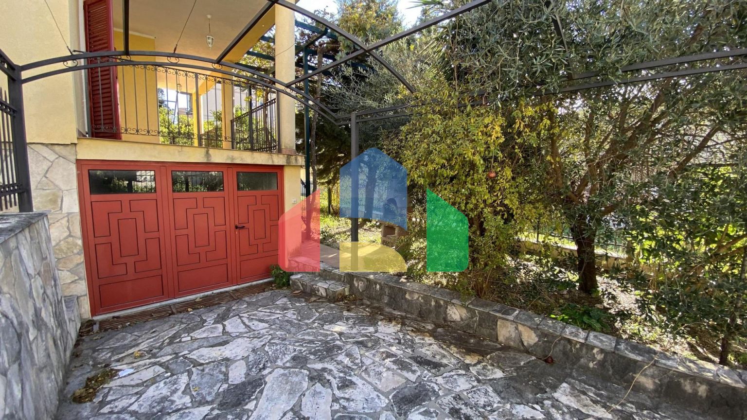 Дом в Дженовичи