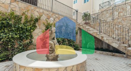 Пентхаус в Дженовичи в 300 метрах от моря с видом на залив