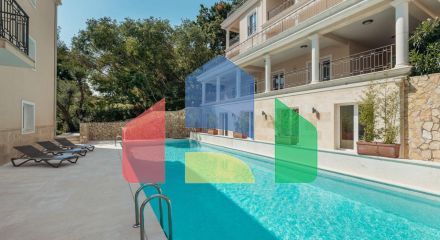 Пентхаус в Дженовичи в 300 метрах от моря с видом на залив