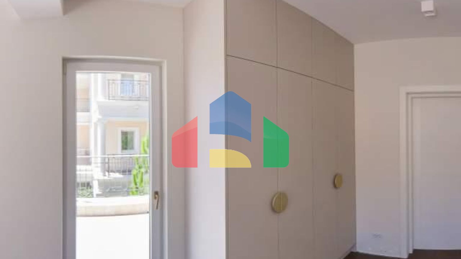 Пентхаус в Дженовичи в 300 метрах от моря с видом на залив