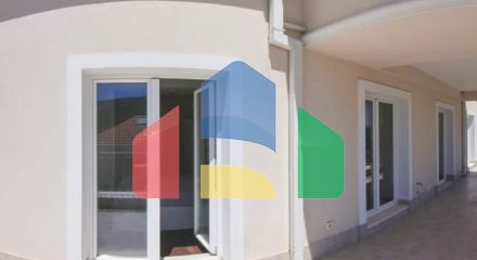 Пентхаус в Дженовичи в 300 метрах от моря с видом на залив