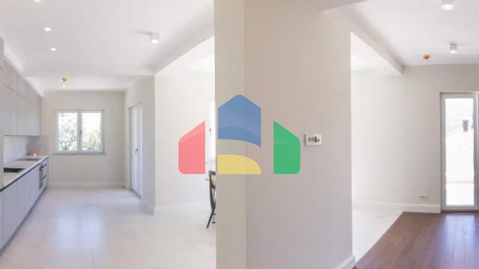 Пентхаус в Дженовичи в 300 метрах от моря с видом на залив