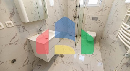 Современная двухкомнатная квартира с видом на горы и залив в Дженовичи