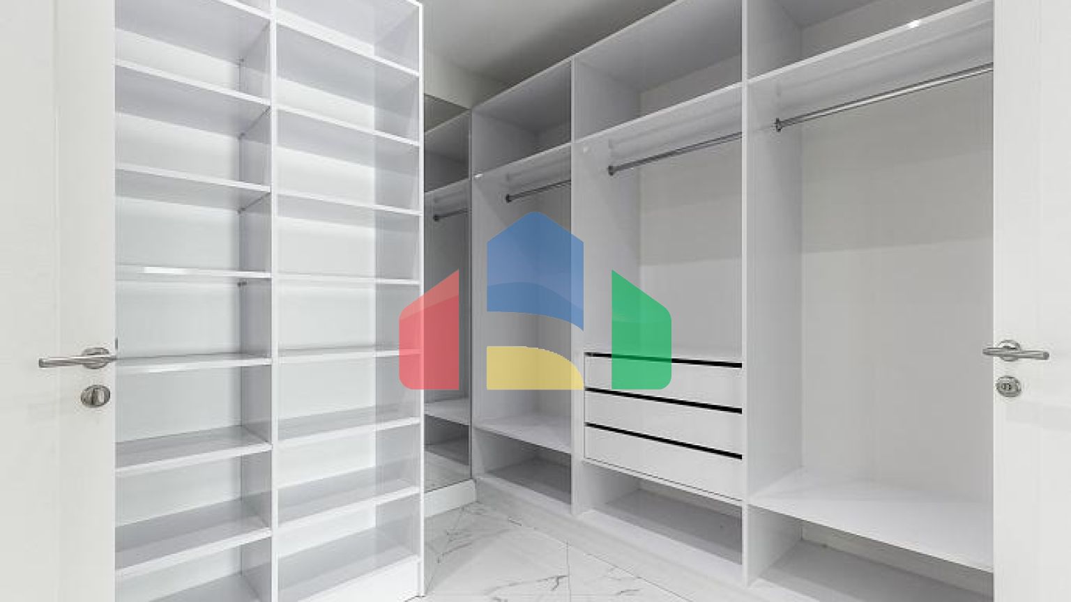 На продажу новые виллы в комплексе с видом на Боко-Которский залив