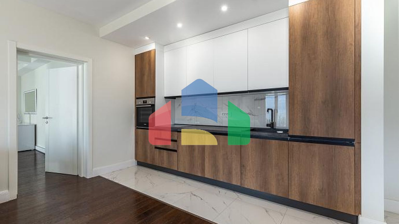 На продажу новые виллы в комплексе с видом на Боко-Которский залив