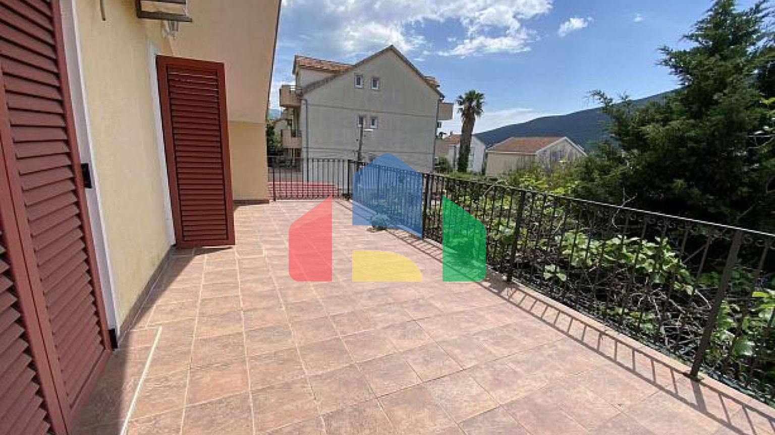 Дом в Дженовичи с видом на море