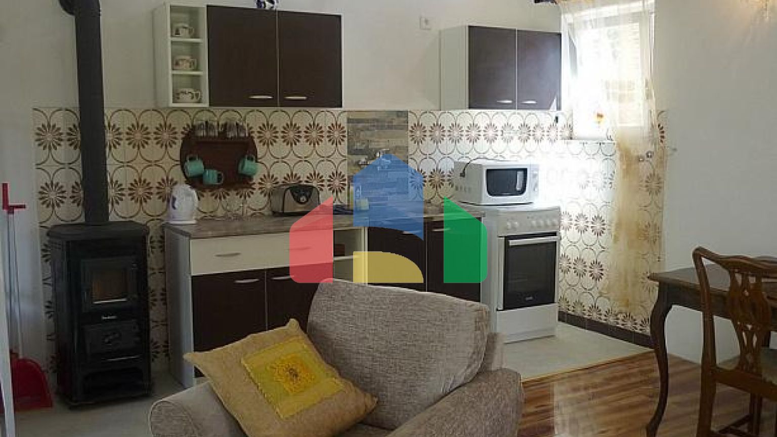 Дом с небольшим садом в Дженовичи