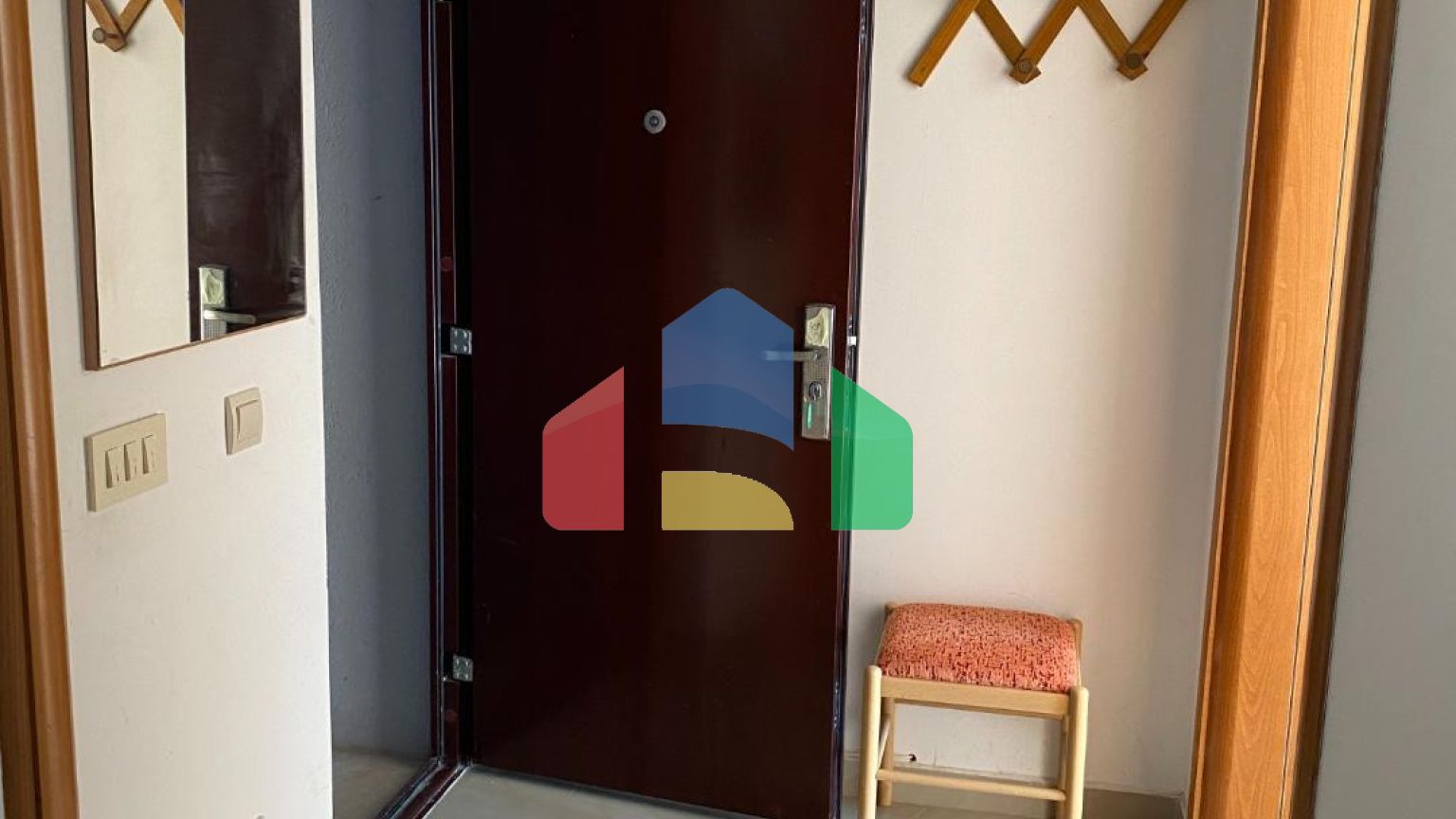 Апарт-отель в Игало, недалеко от института Симо Милошевича.