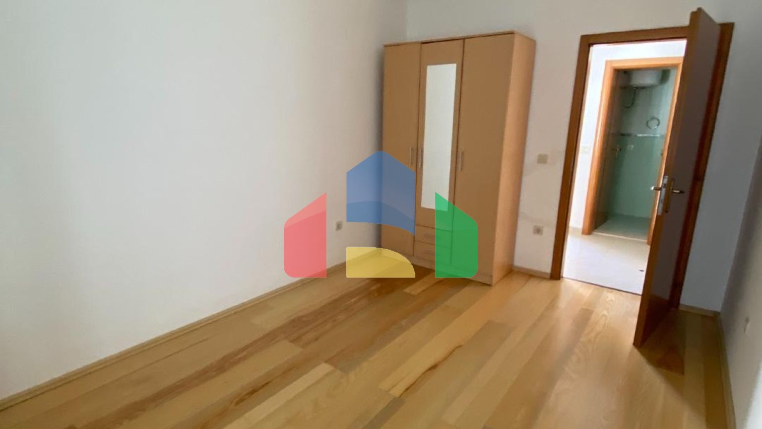 Апарт-отель в Игало, недалеко от института Симо Милошевича.