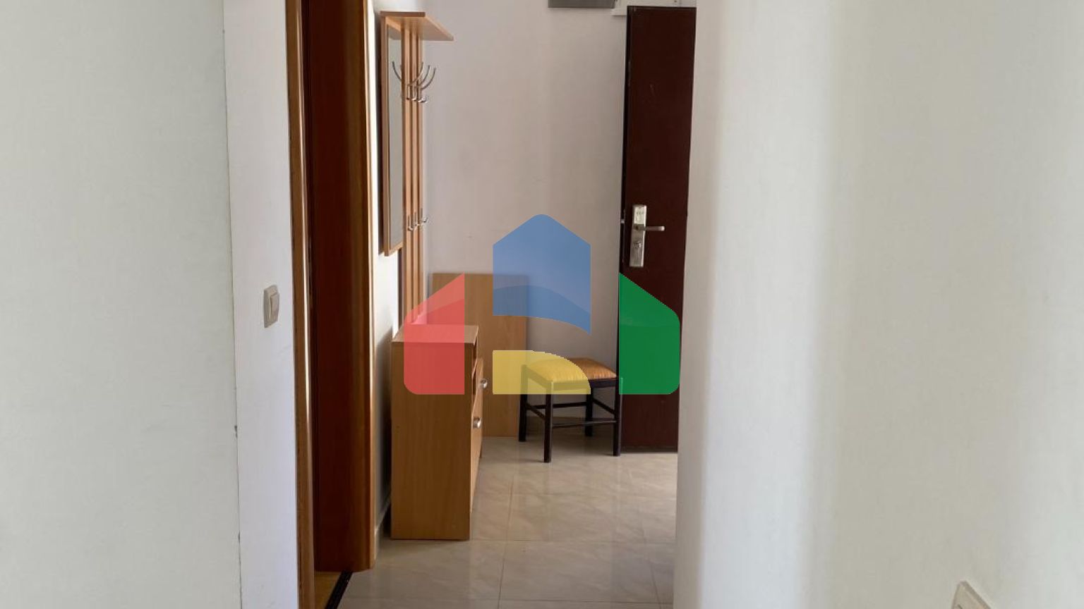 Апарт-отель в Игало, недалеко от института Симо Милошевича.