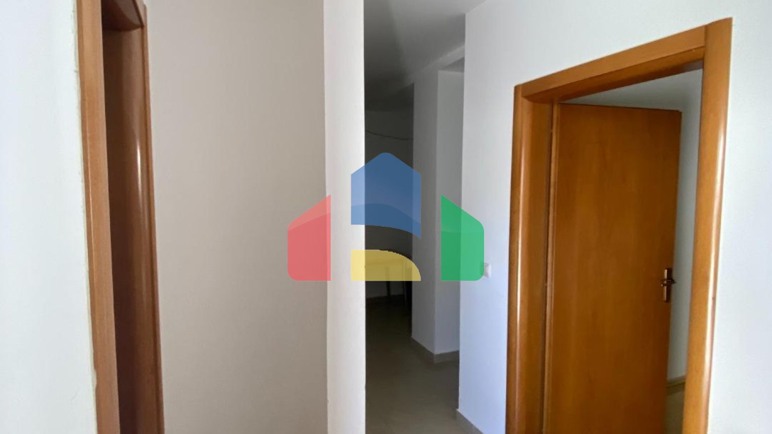 Апарт-отель в Игало, недалеко от института Симо Милошевича.