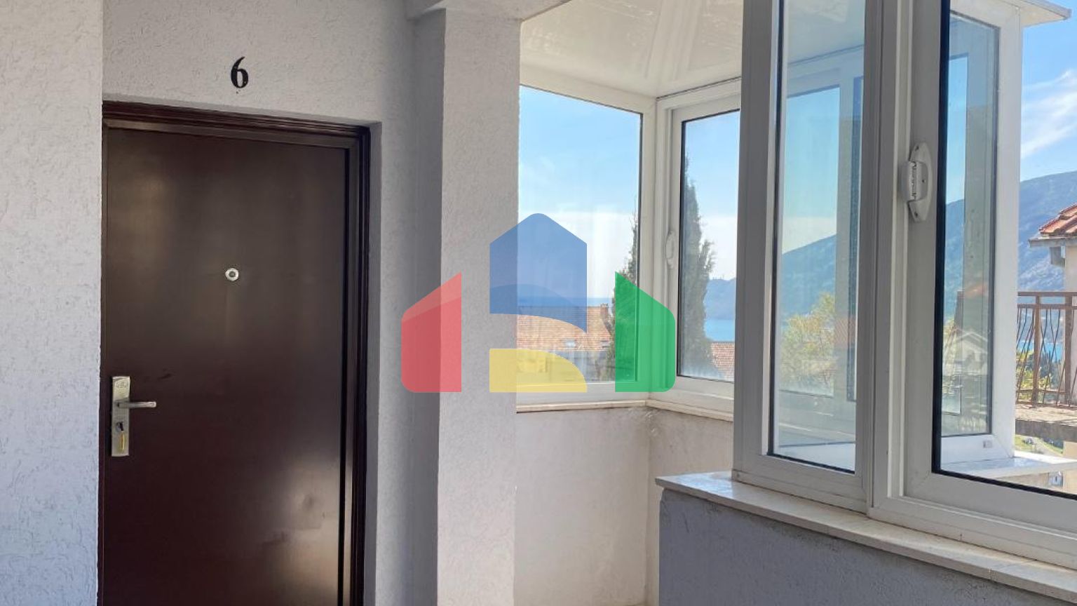 Апарт-отель в Игало, недалеко от института Симо Милошевича.