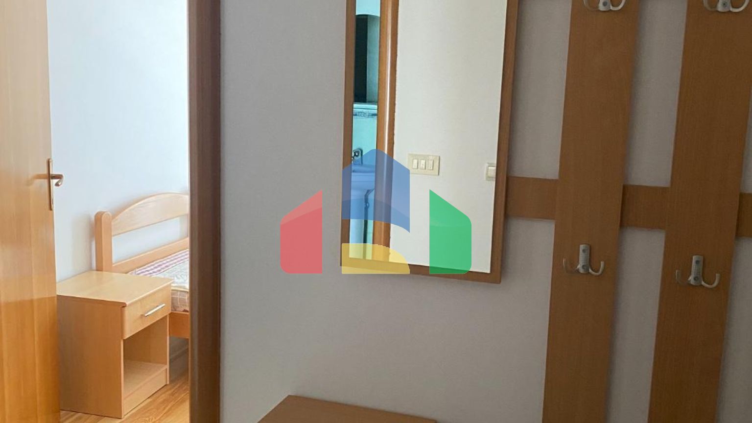 Апарт-отель в Игало, недалеко от института Симо Милошевича.