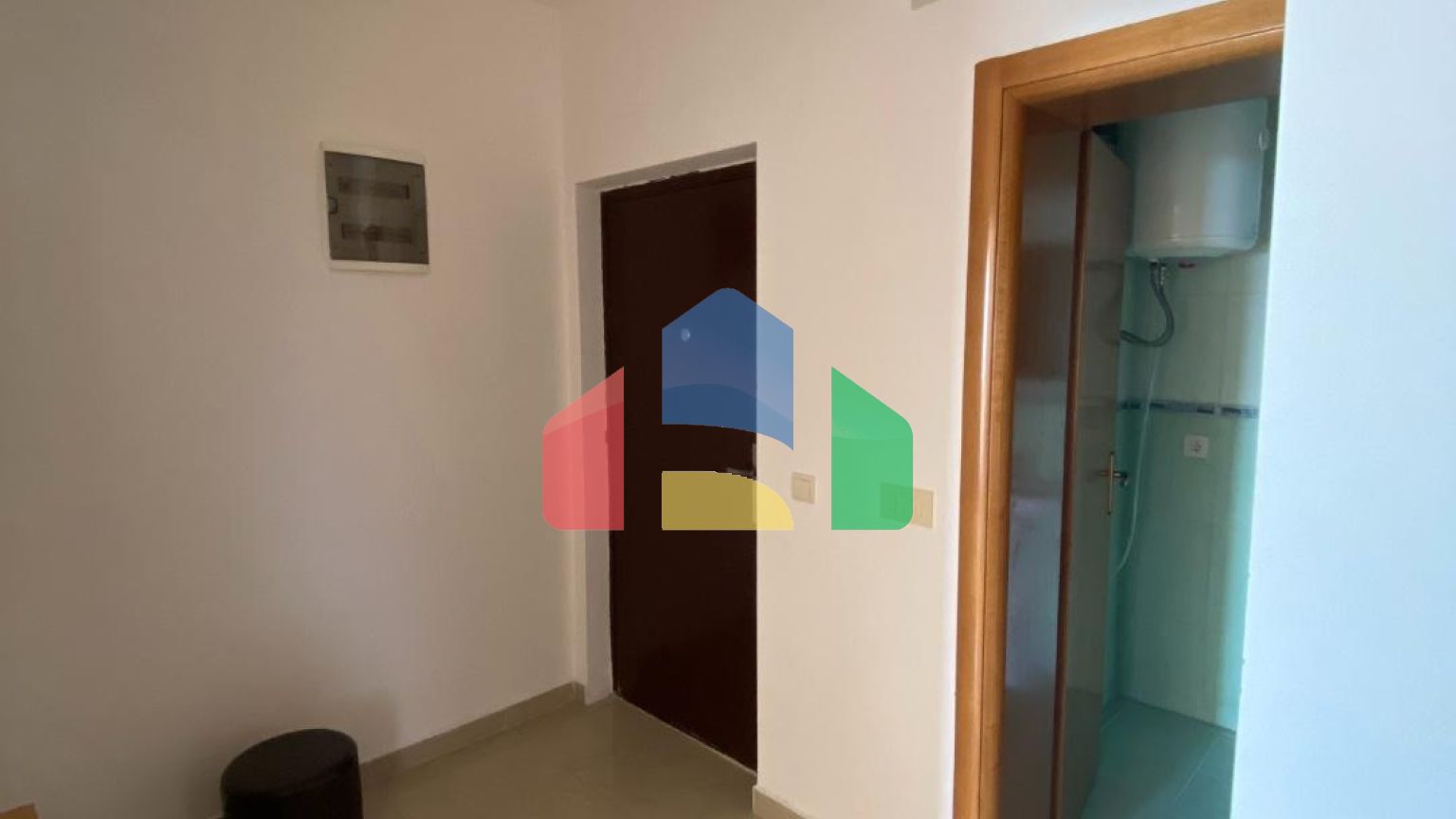 Апарт-отель в Игало, недалеко от института Симо Милошевича.