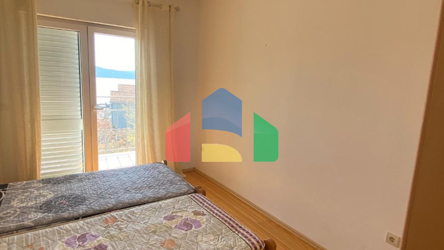 Апарт-отель в Игало, недалеко от института Симо Милошевича.