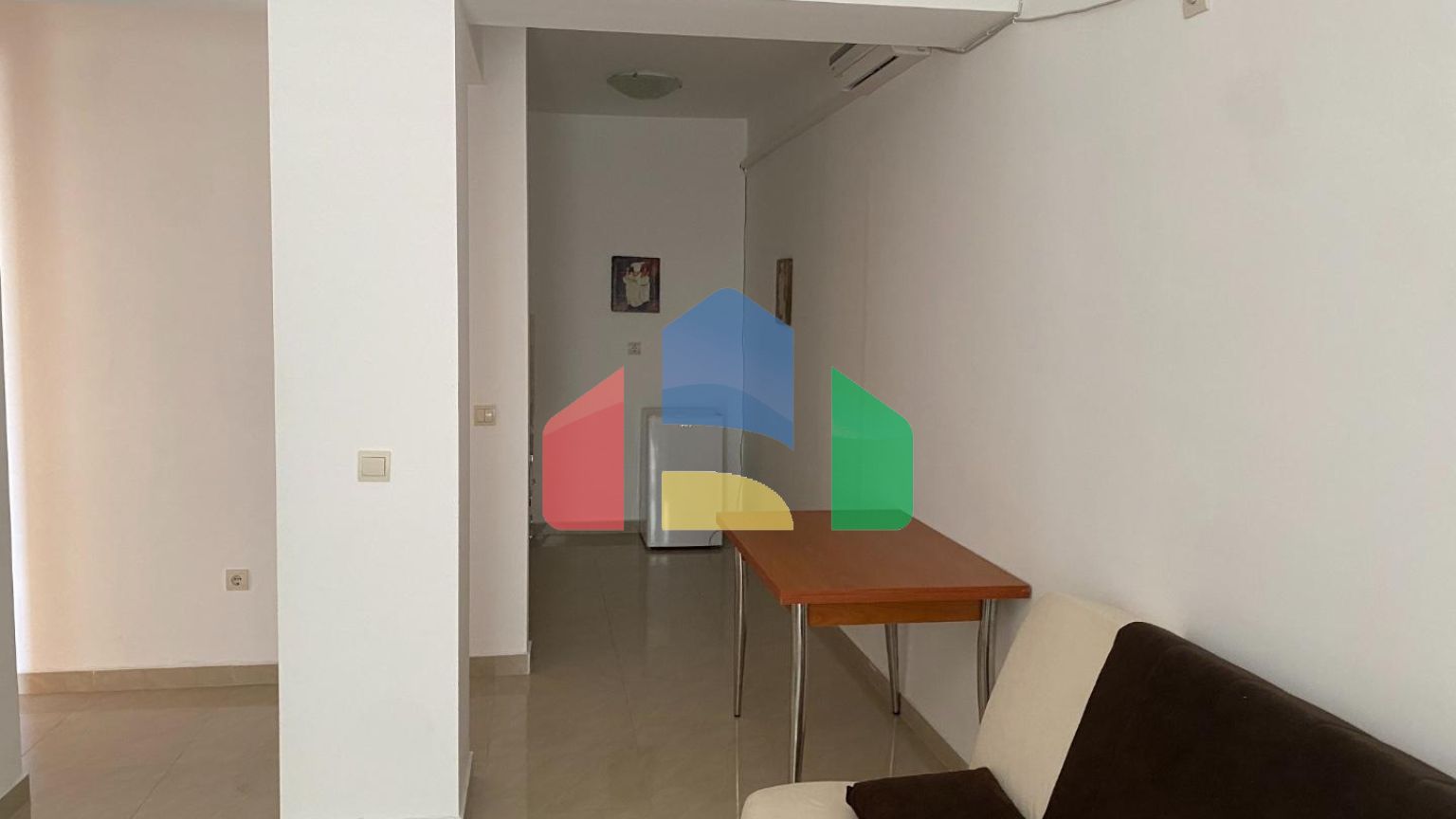 Апарт-отель в Игало, недалеко от института Симо Милошевича.