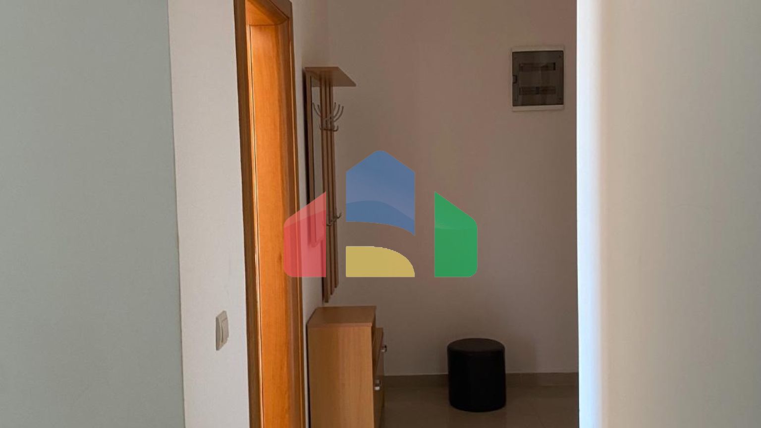 Апарт-отель в Игало, недалеко от института Симо Милошевича.