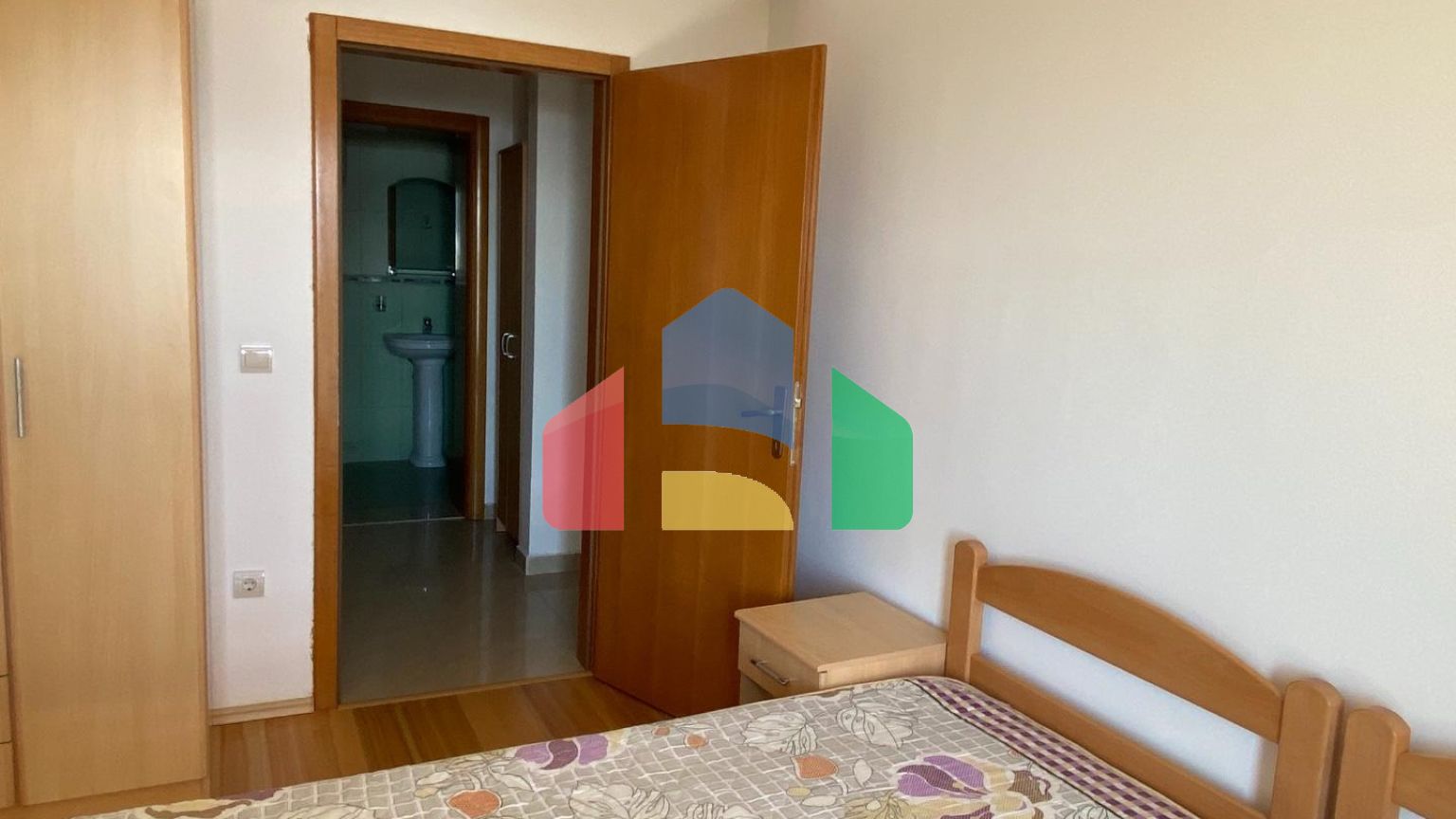 Апарт-отель в Игало, недалеко от института Симо Милошевича.