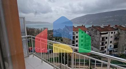 Дуплекс с тремя спальнями в Игало с видом на море