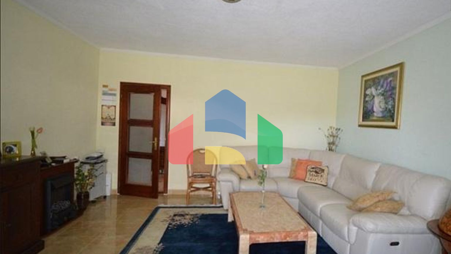 Большой дом в Суторине с бассейном и просторным двором