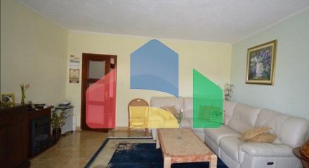 Большой дом в Суторине с бассейном и просторным двором