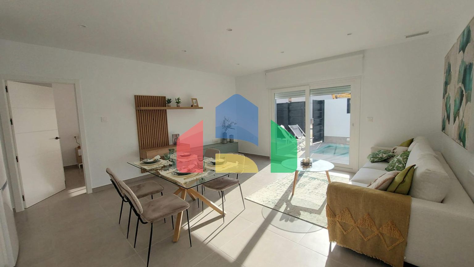 НОВЫЕ ОТДЕЛЬНО СТОЯЩИЕ ВИЛЛЫ В РОЛДАНЕ