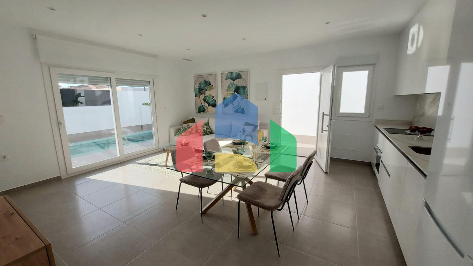 НОВЫЕ ОТДЕЛЬНО СТОЯЩИЕ ВИЛЛЫ В РОЛДАНЕ