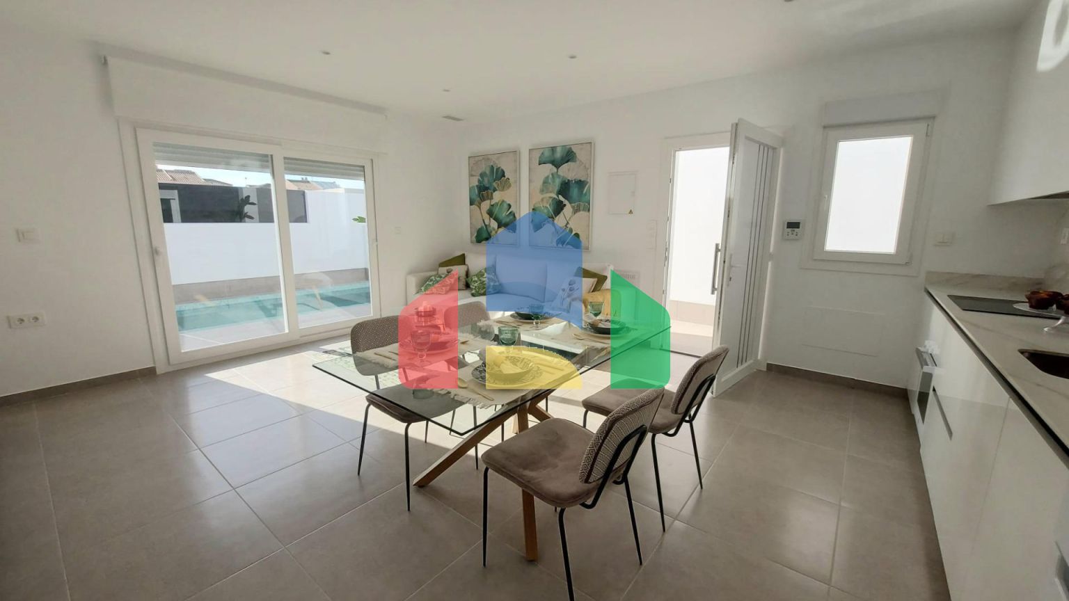 НОВЫЕ ОТДЕЛЬНО СТОЯЩИЕ ВИЛЛЫ В РОЛДАНЕ