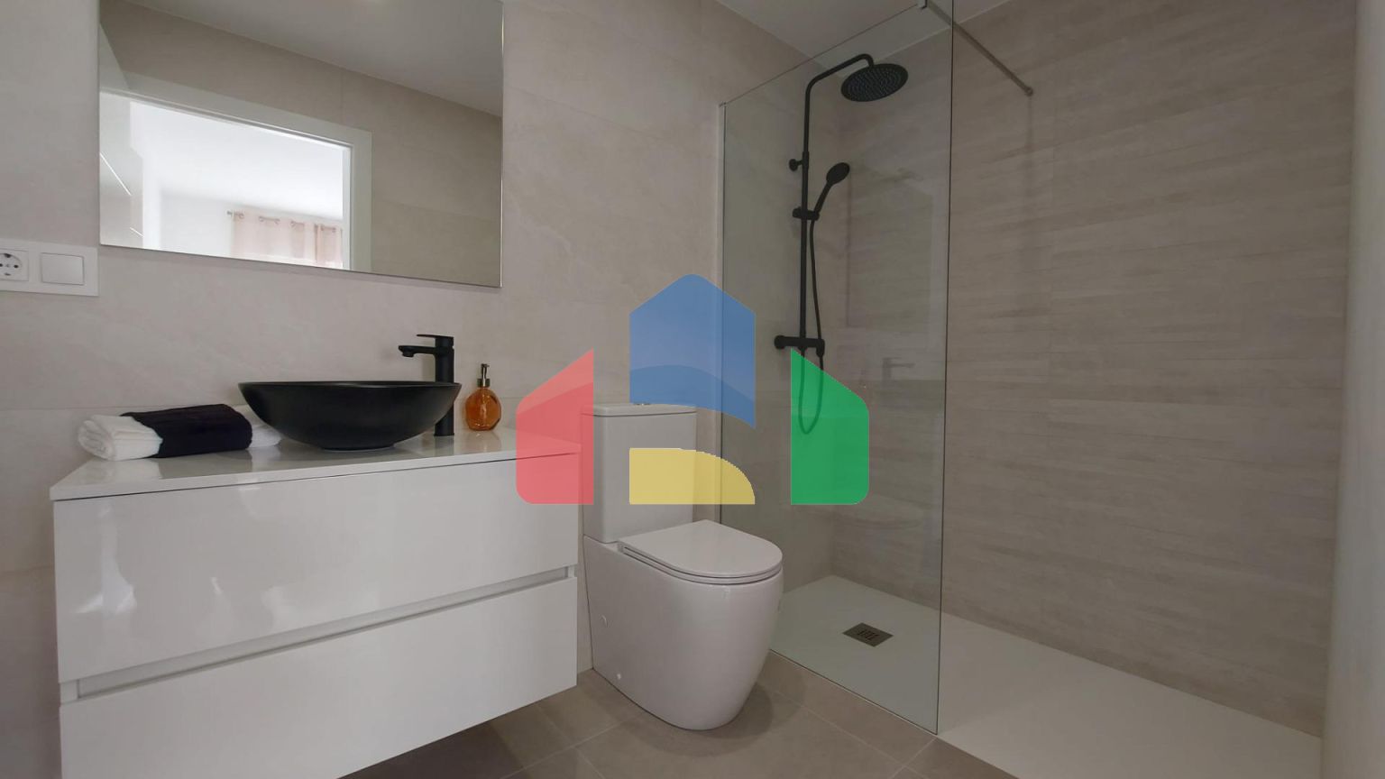 НОВЫЕ ВИЛЛЫ В РОЛДАНЕ