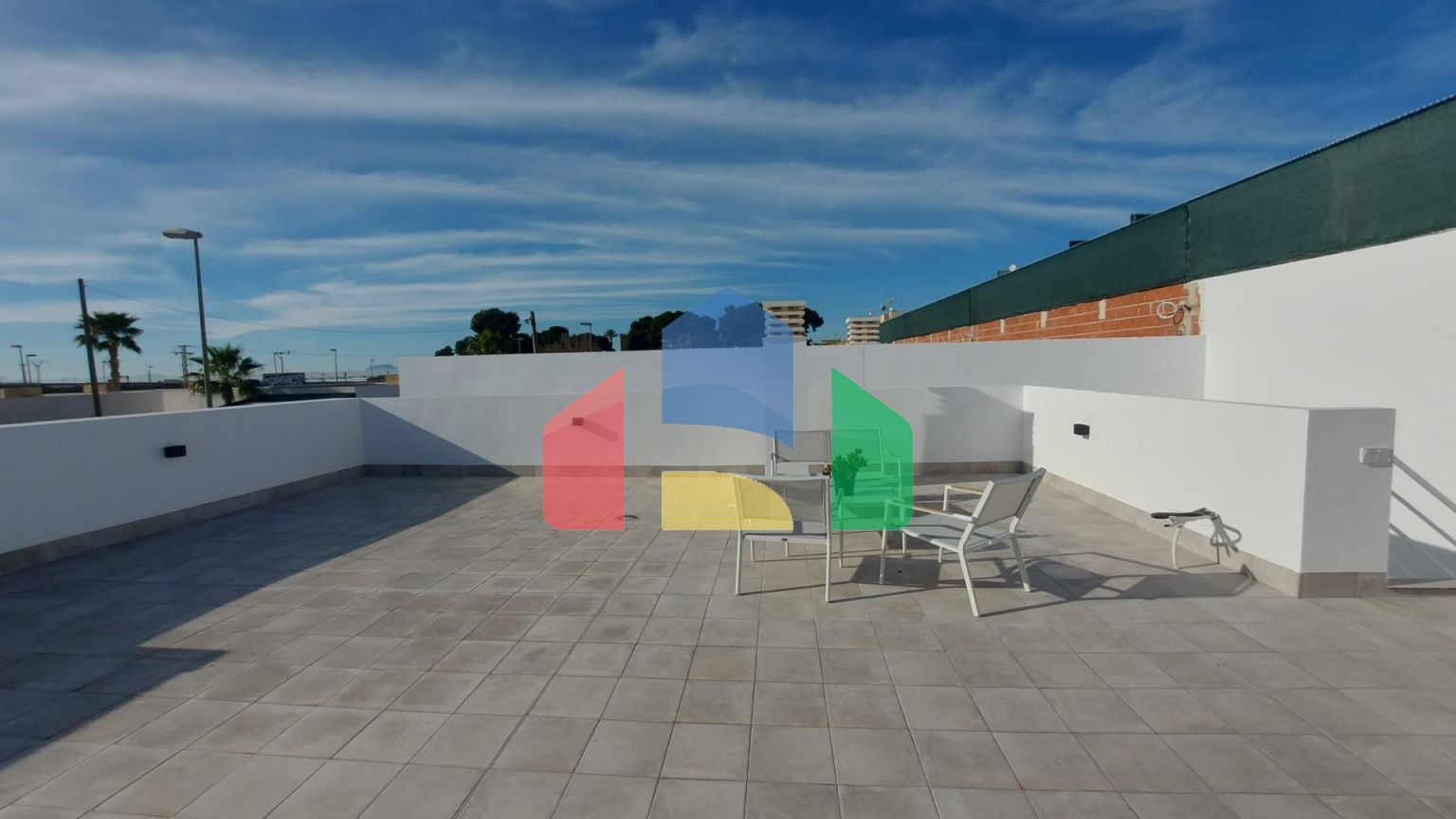 НОВЫЕ ВИЛЛЫ В РОЛДАНЕ