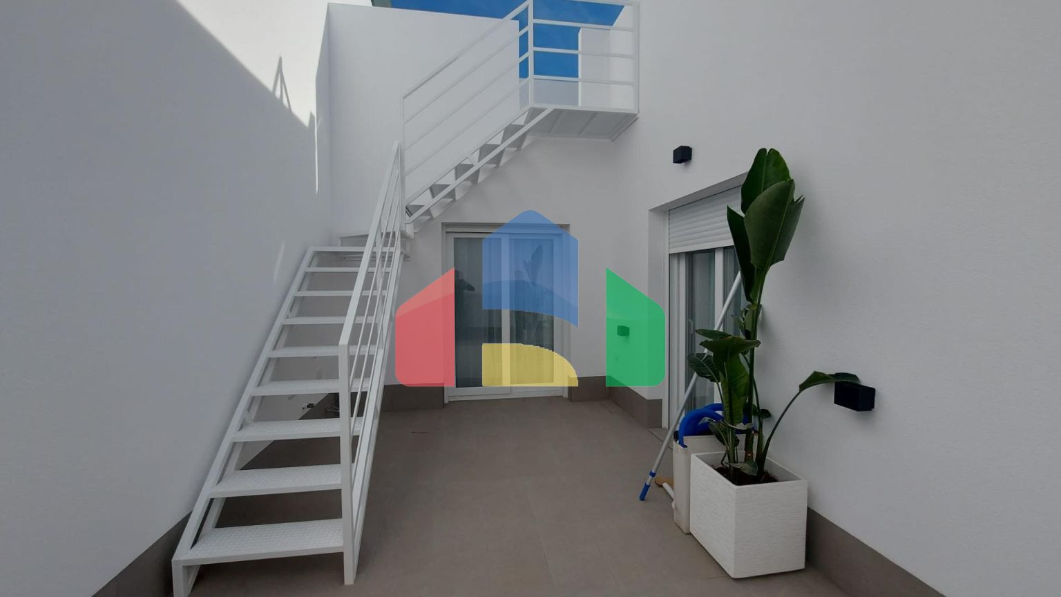 НОВЫЕ ВИЛЛЫ В РОЛДАНЕ