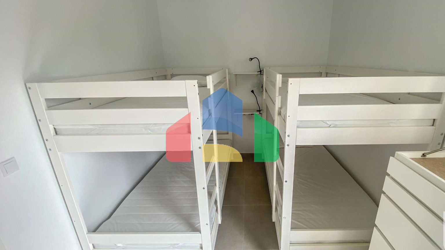 НОВЫЕ СМЕЖНЫЕ ВИЛЛЫ В ЛОС-АЛЬКАСАРЕС