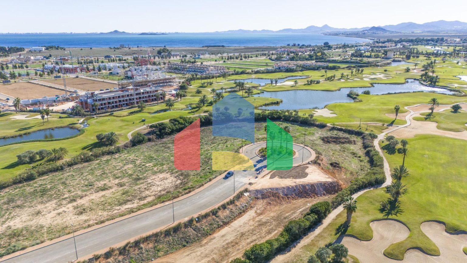 Новый жилой комплекс на первой линии поля для гольфа La Serena в Лос-Алькасарес