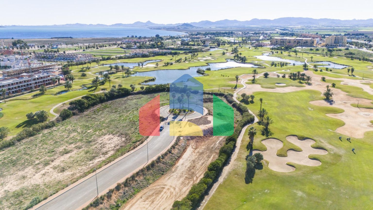 Новый жилой комплекс на первой линии поля для гольфа La Serena в Лос-Алькасарес