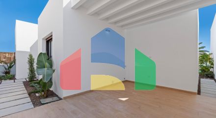 Новые виллы на первой линии Ла Серена Гольф в Лос Алькасарес