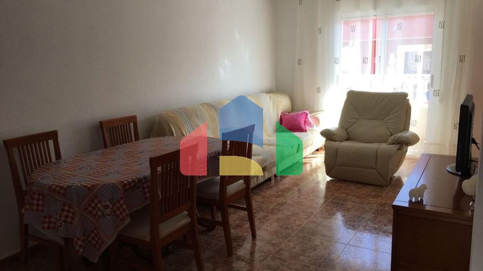 Продается дуплекс в Лос Альказарес для большой семьи!