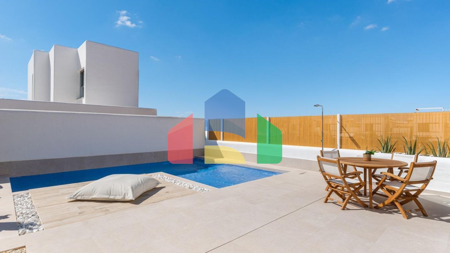 НОВЫЕ ВИЛЛЫ В ИБИЦЕНСКОМ СТИЛЕ В ЛОС-АЛЬКАСАРЕСЕ