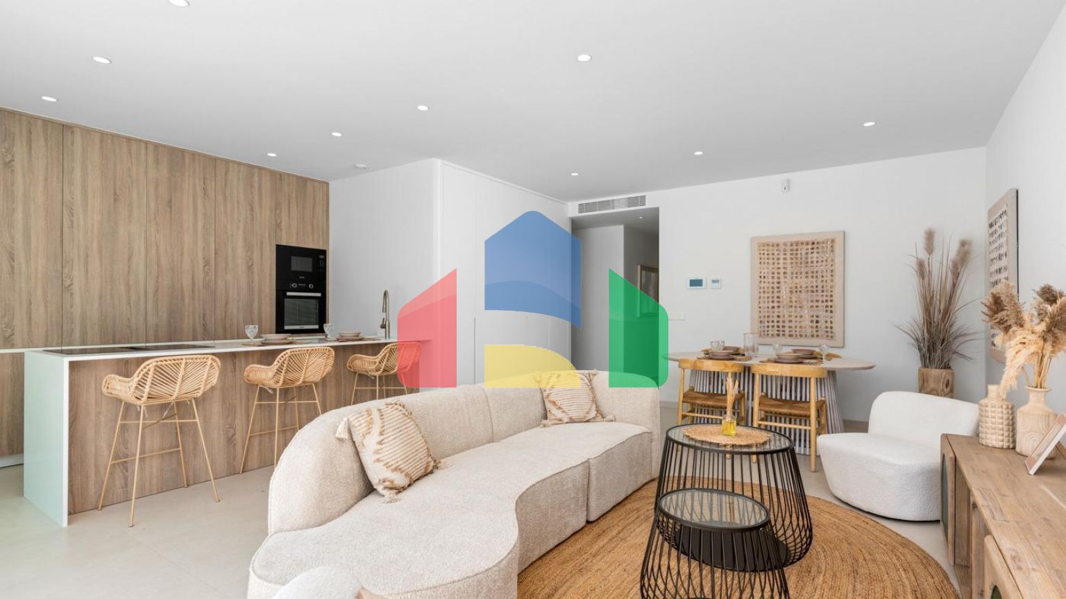 НОВЫЕ ТАУНХАУСЫ В ЛОС АЛЬКАСАРЕС